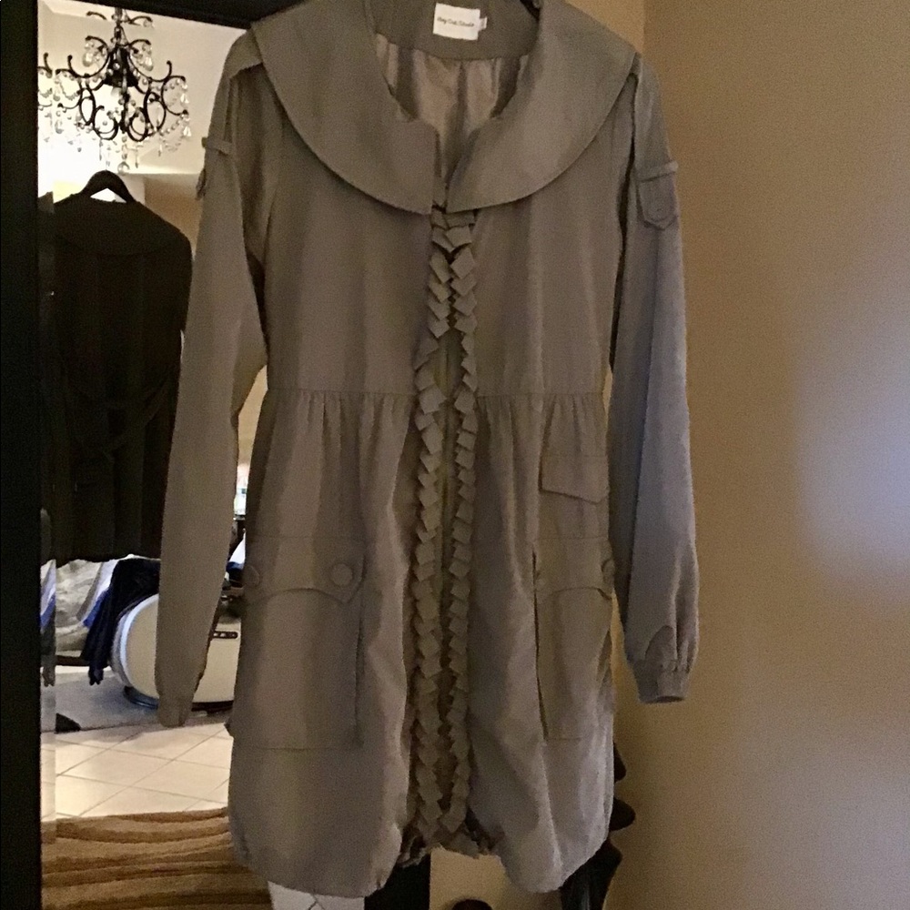 NWOT PERFECT LIGHTWEIGHT RAIN COAT. FITS LIKE A TRUE MEDIUM ♥️SUPER CUTE❤️❤️❤️